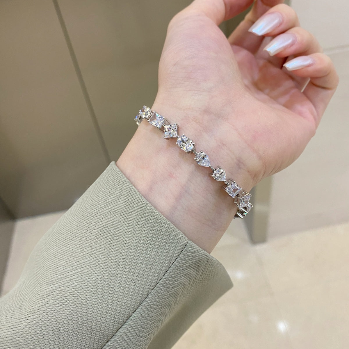 Pomuse Unique Exquisite Multi Cut Daily Bracelet