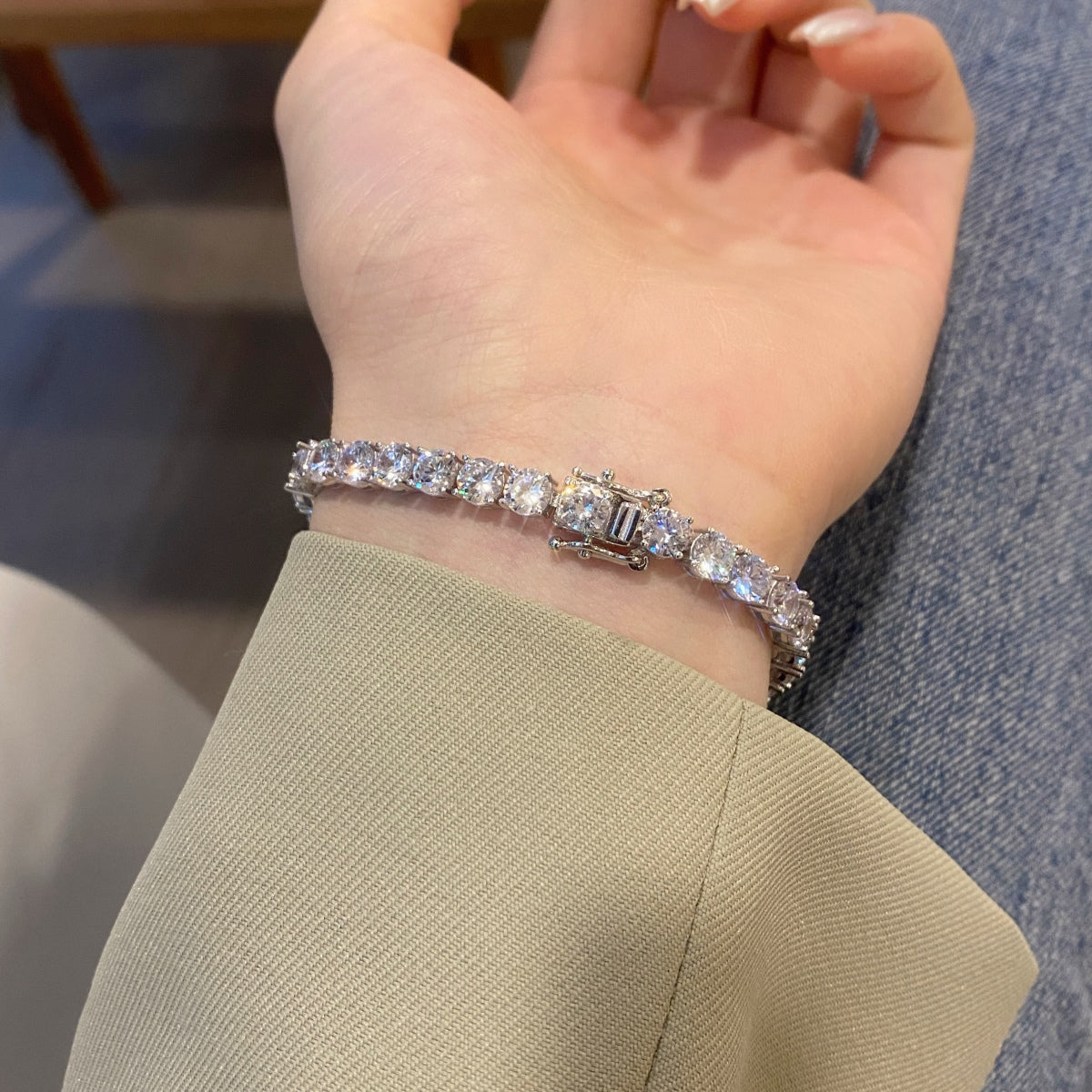 Pomuse Ornate Sparkling Round Cut Wedding Bracelet