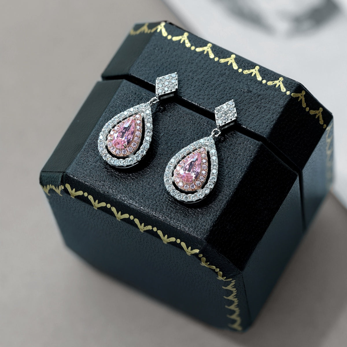 Pomuse Ornate Delicate Water Drop Shape Banquet Earrings