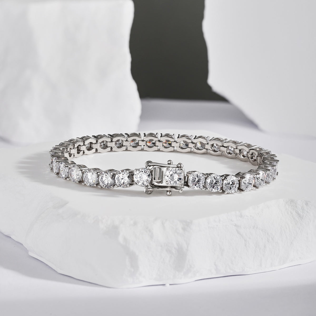 Pomuse Ornate Sparkling Round Cut Wedding Bracelet