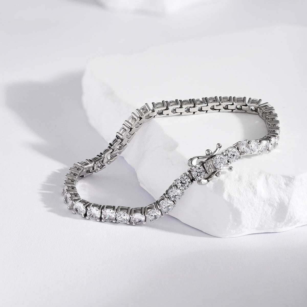 Pomuse Luxurious Ornate Round Cut Tennis Bracelet