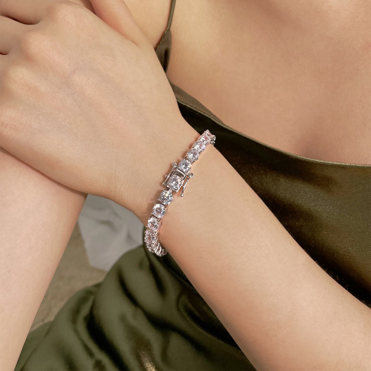 Pomuse 0.75 Carat Dazzling Round Cut Wedding Bracelet