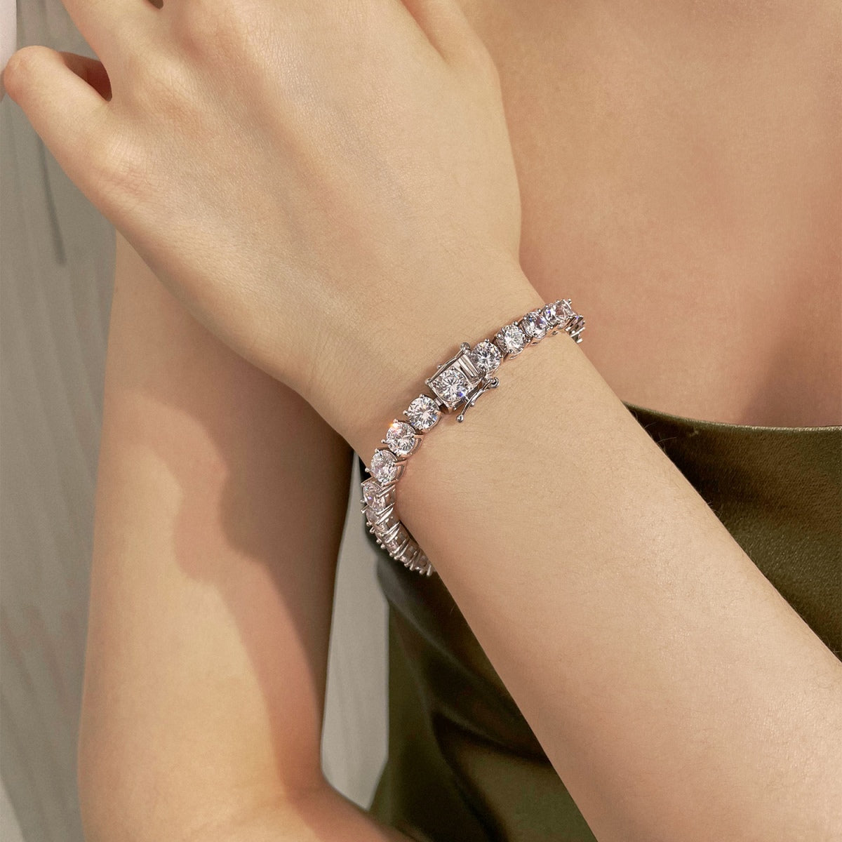 Pomuse 0.75 Carat Dazzling Round Cut Wedding Bracelet