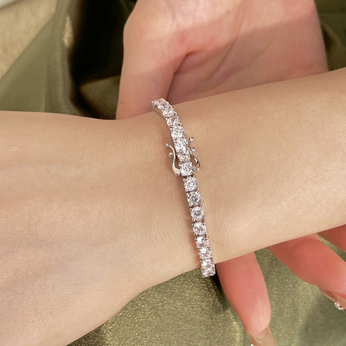 Pomuse Luxurious Ornate Round Cut Tennis Bracelet