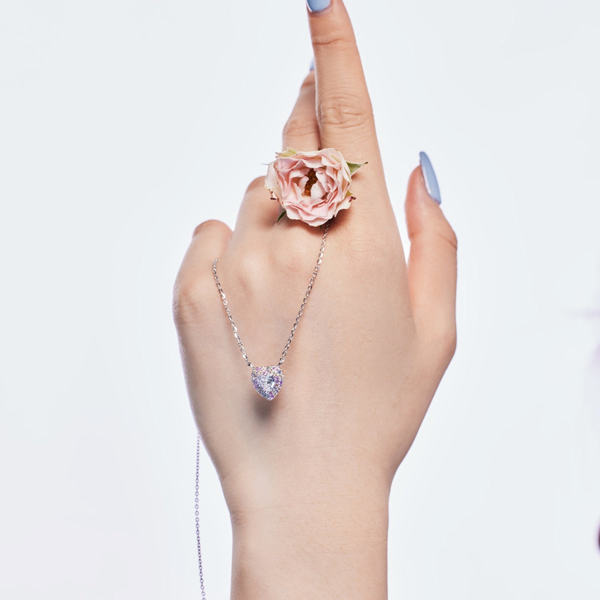 Pomuse – Exquisite Halskette in Herzform