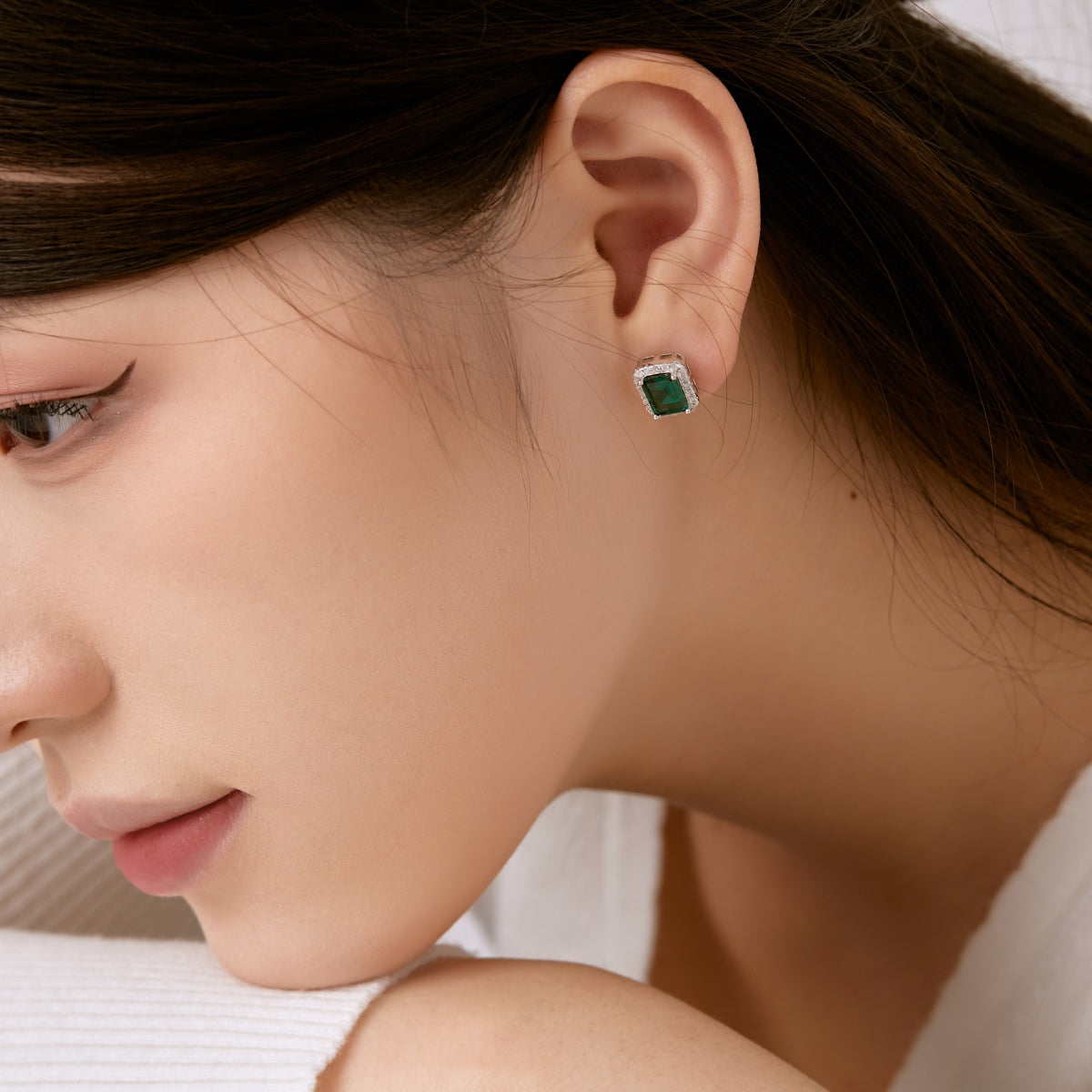 Pomuse Luxurious Dainty Emerald Cut Banquet Earrings