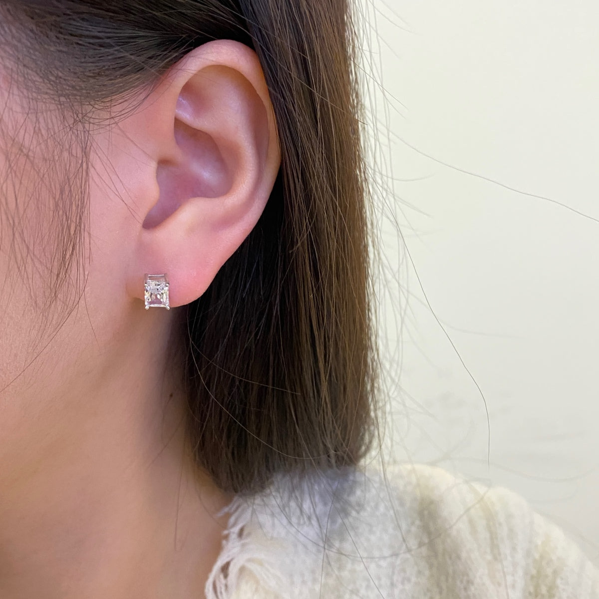 Pomuse Stylish Shiny Rectangular Center Stone Stud Earrings