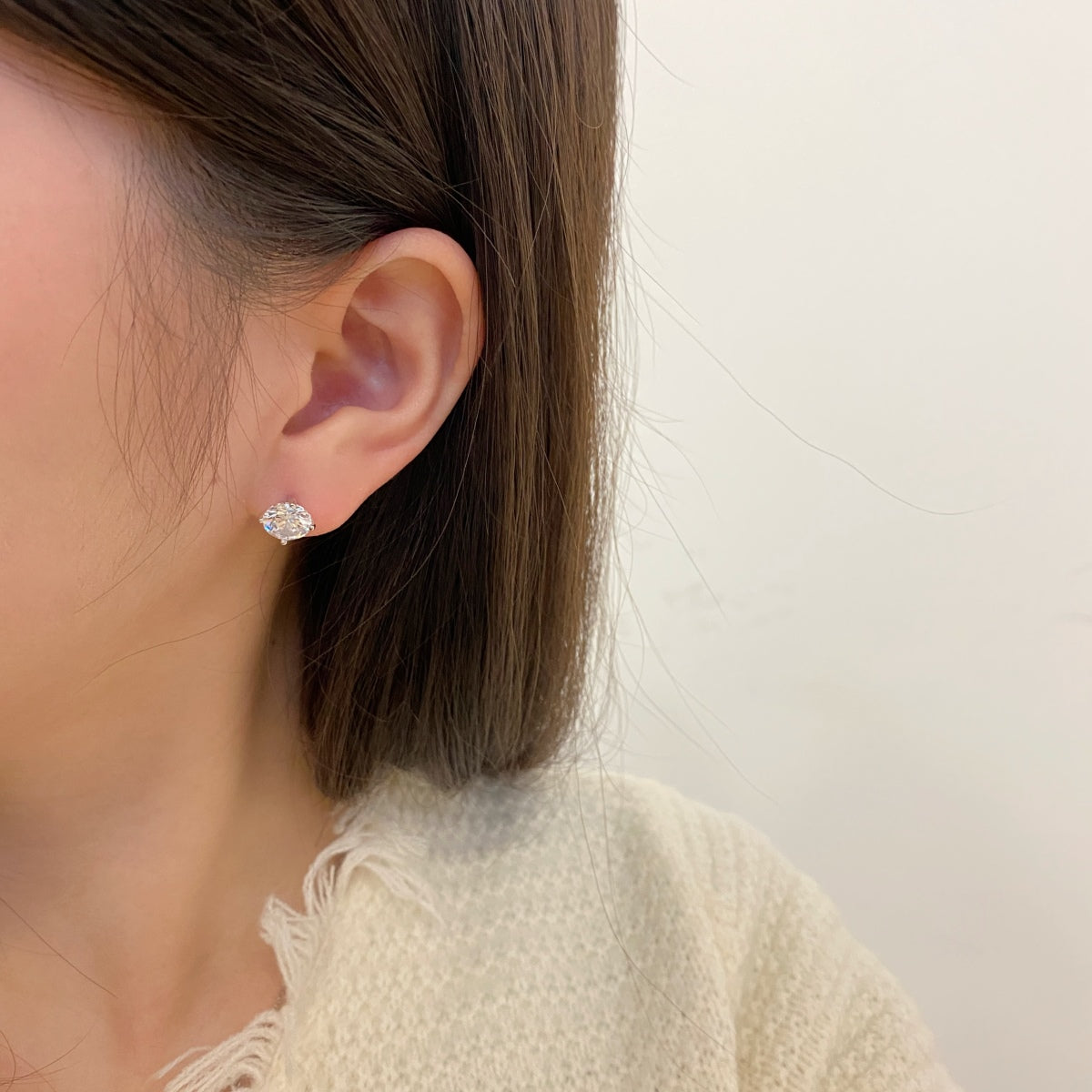 Pomuse Stylish Shiny Round Center Stone Stud Earrings