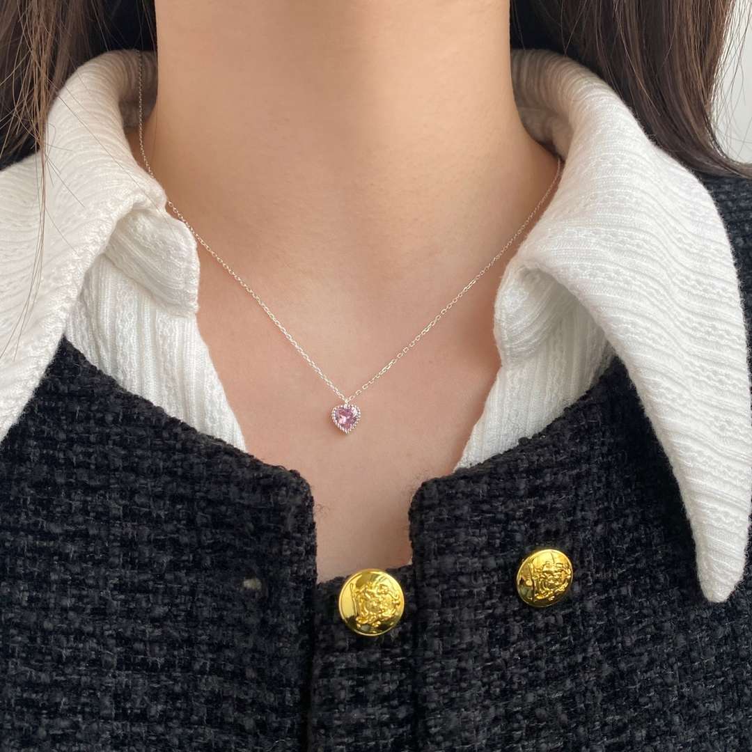 Pomuse Ornate Heart Shape Necklace