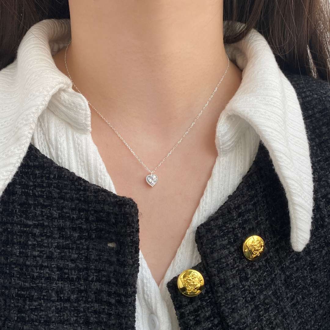 Pomuse Ornate Heart Shape Necklace