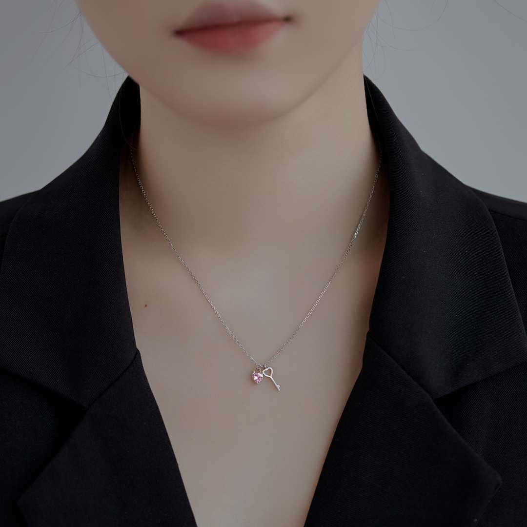 Pomuse Unique Heart Shape Key Pendent Necklace
