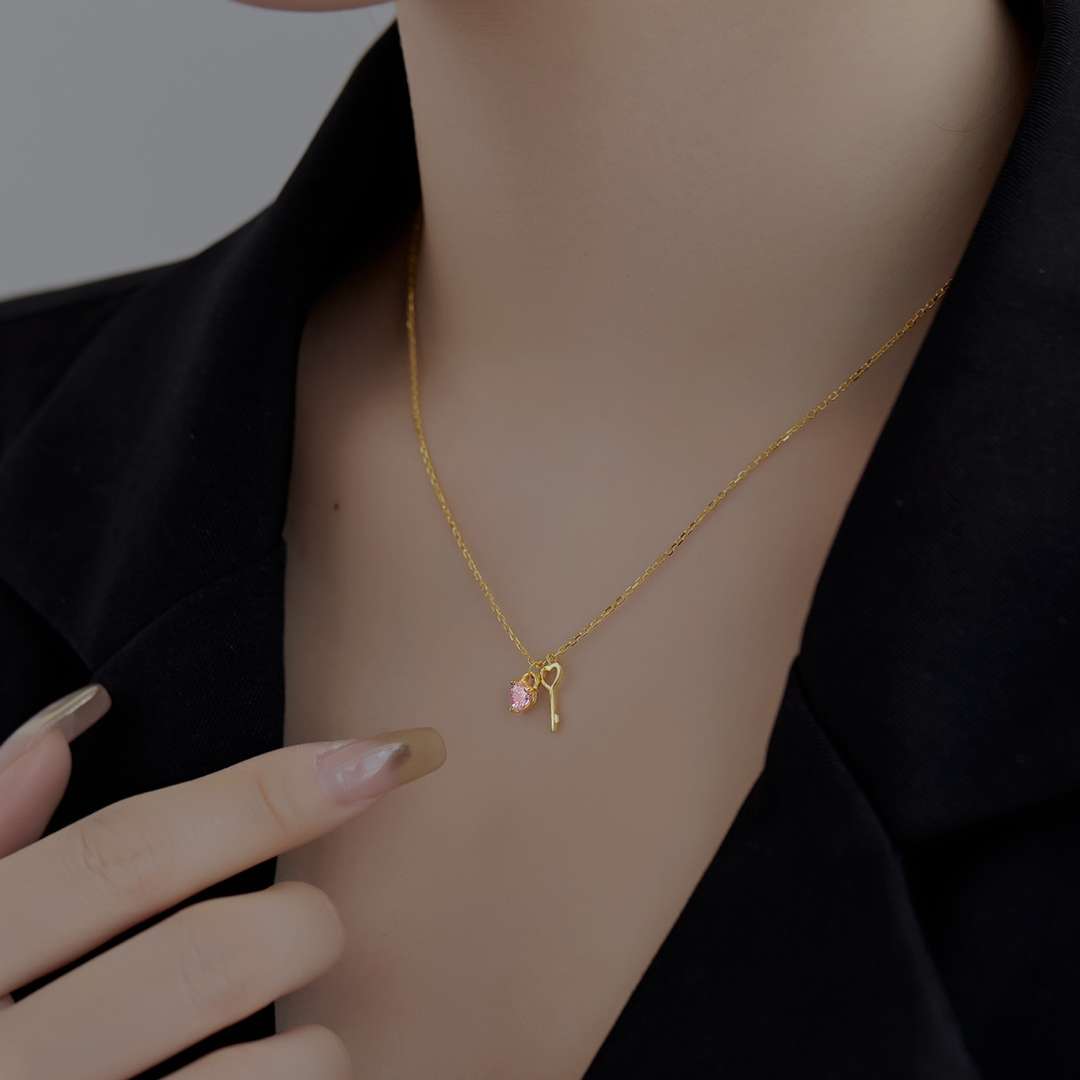 Pomuse Unique Heart Shape Key Pendent Necklace