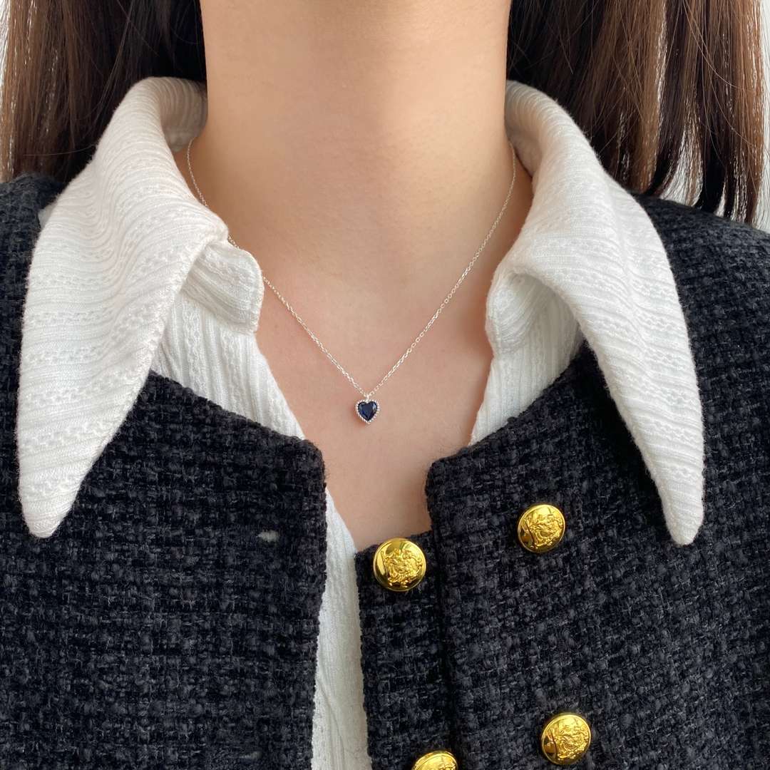 Pomuse Ornate Heart Shape Necklace