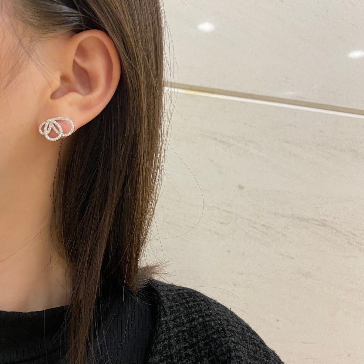 Pomuse – Exquisite Ohrringe in Schmetterlingsform