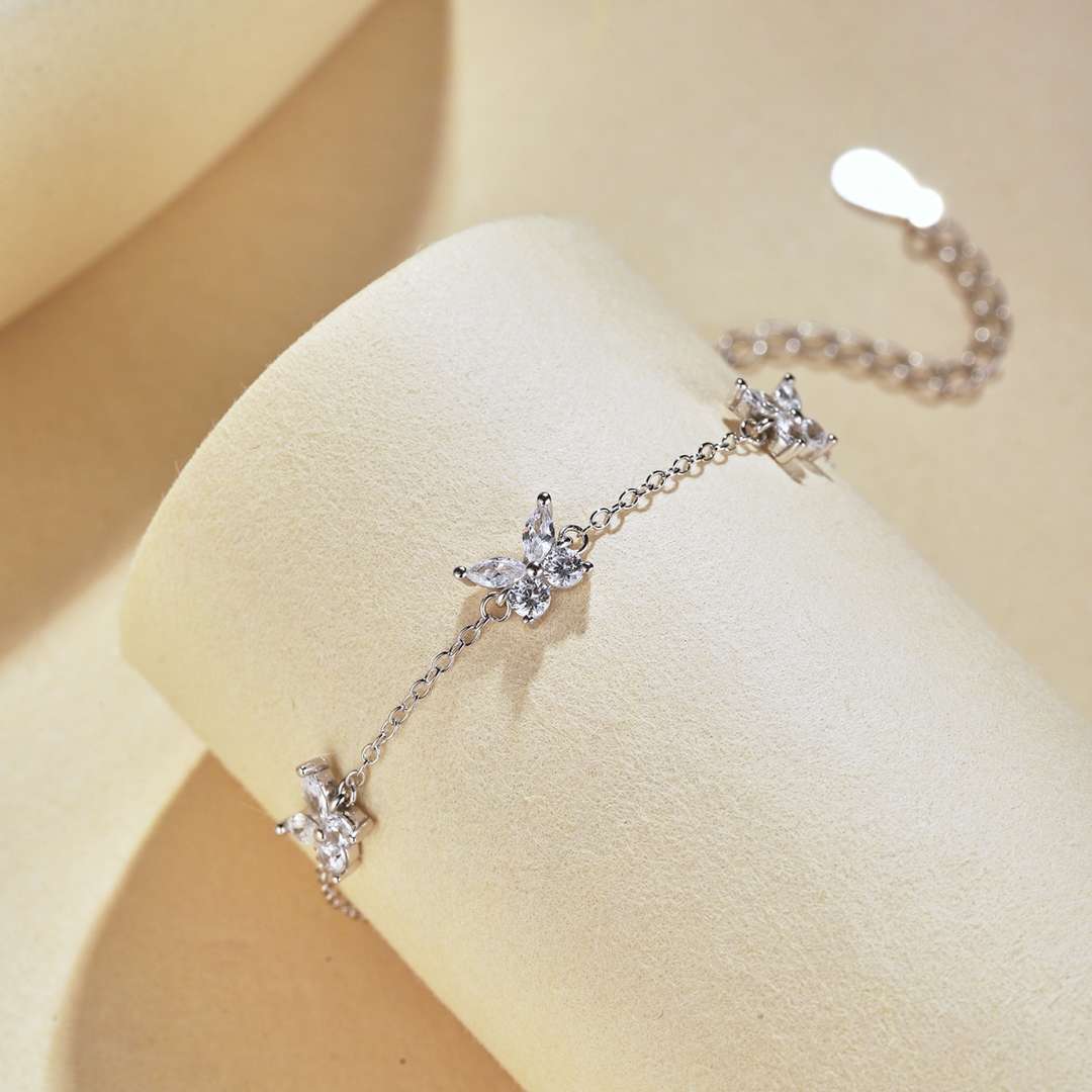 Pomuse Radiant Butterfly Shape Necklace