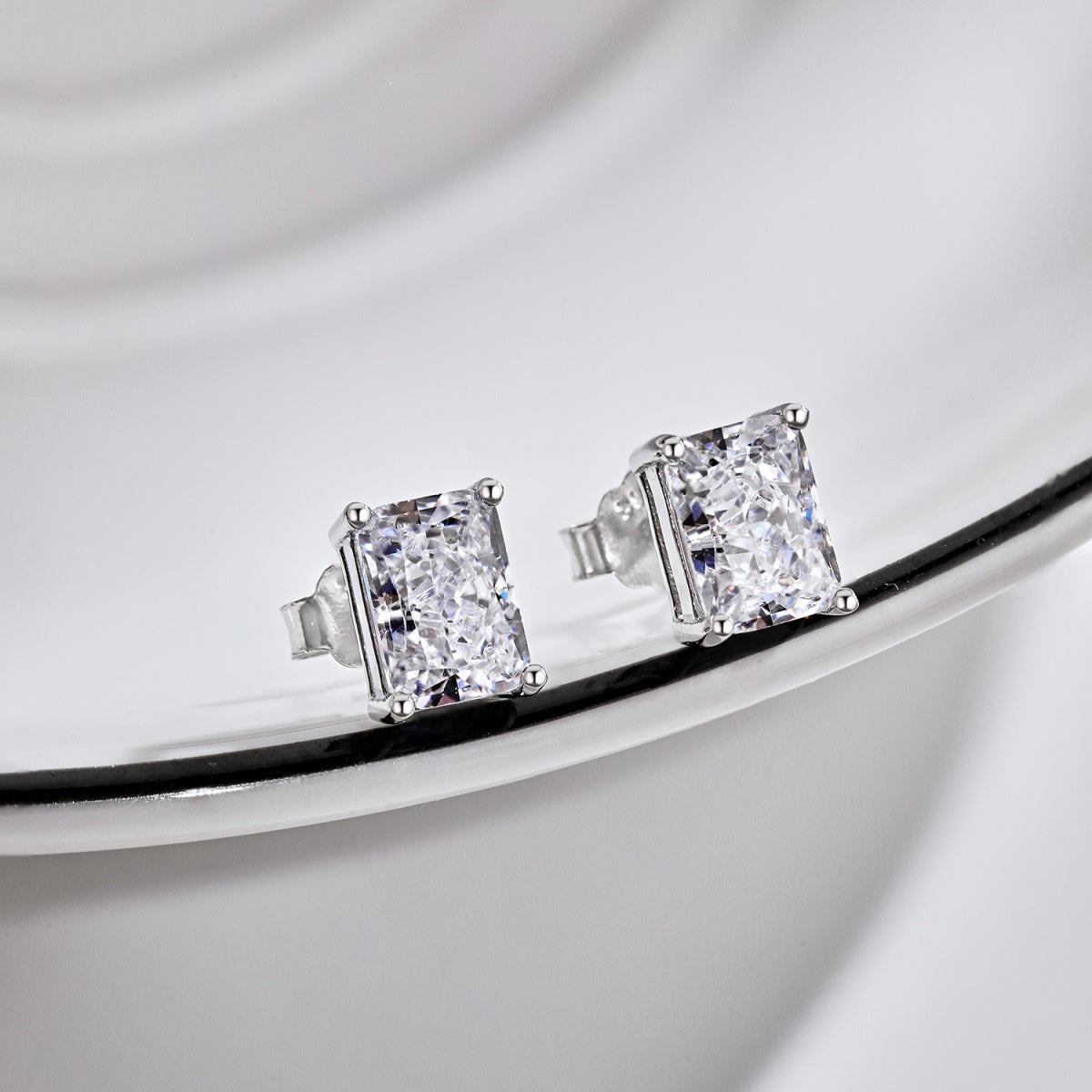 Pomuse Radiant Luxurious Princess Cut Daily Earrings