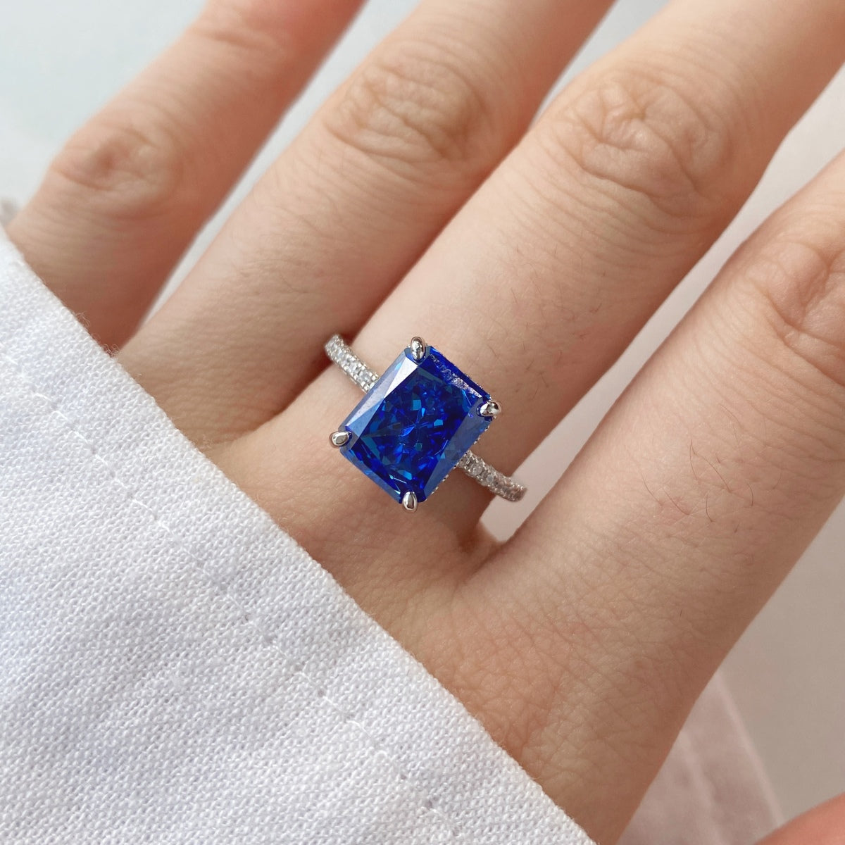 Pomuse 4.0 Carat Luxurious Engagement Ring