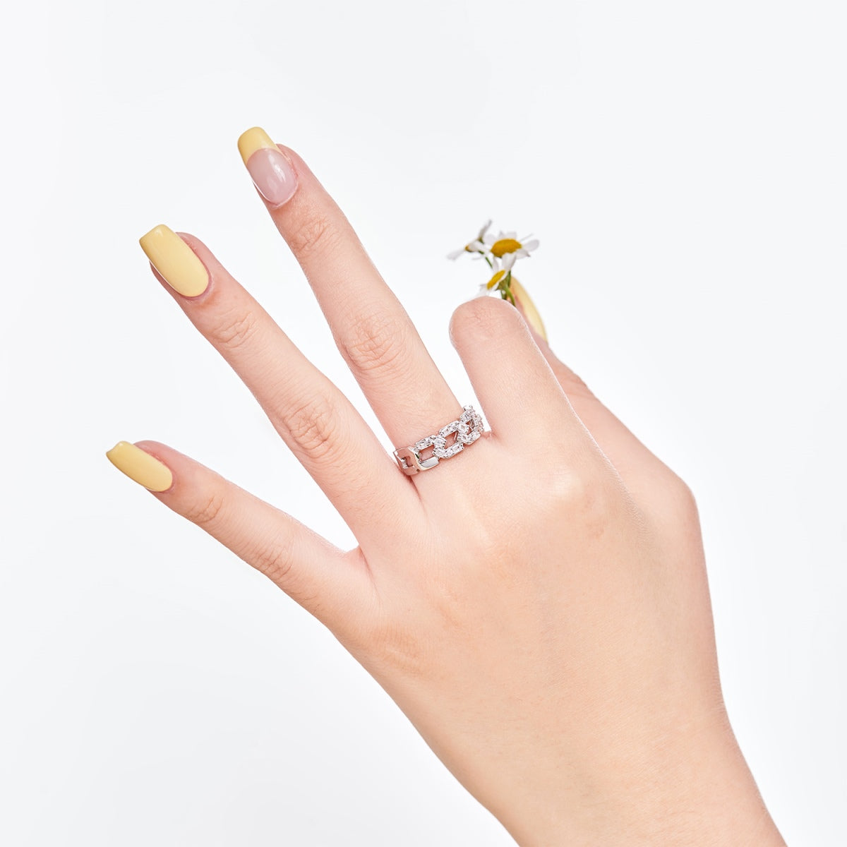 Pomuse Sparkling Vibrant Emerald Cut Daily Ring
