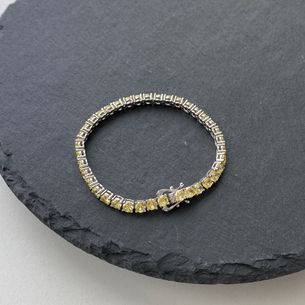 Pomuse Ornate Dazzling Round Cut Tennis Bracelet