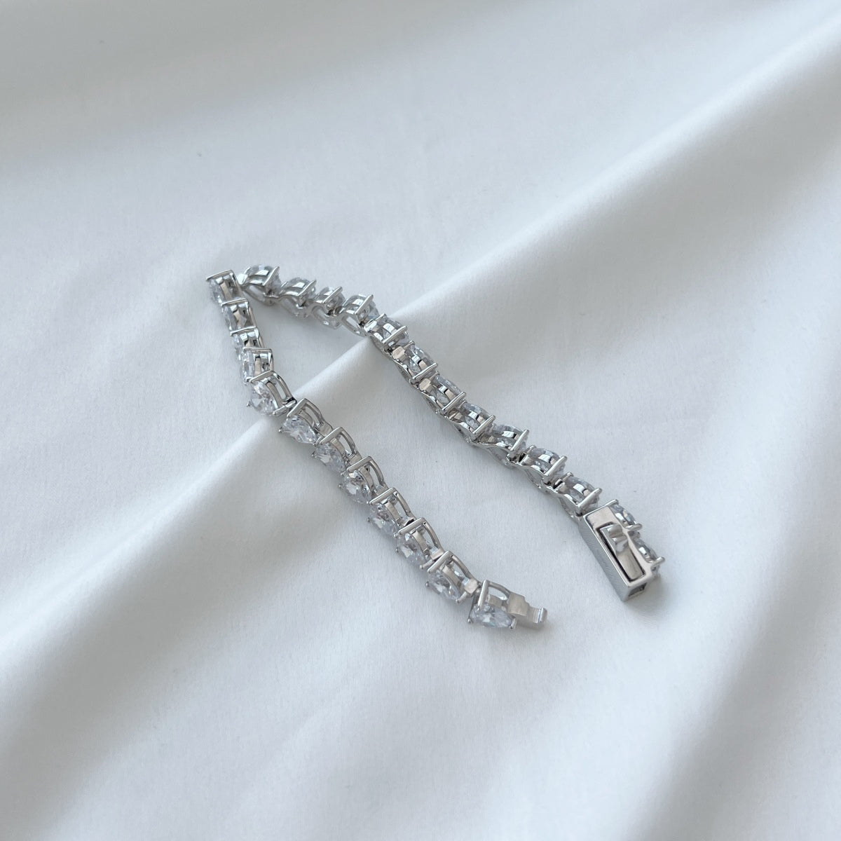 Pomuse 0.75 Carat Elegant Romantic Heart Shape Lover Bracelet
