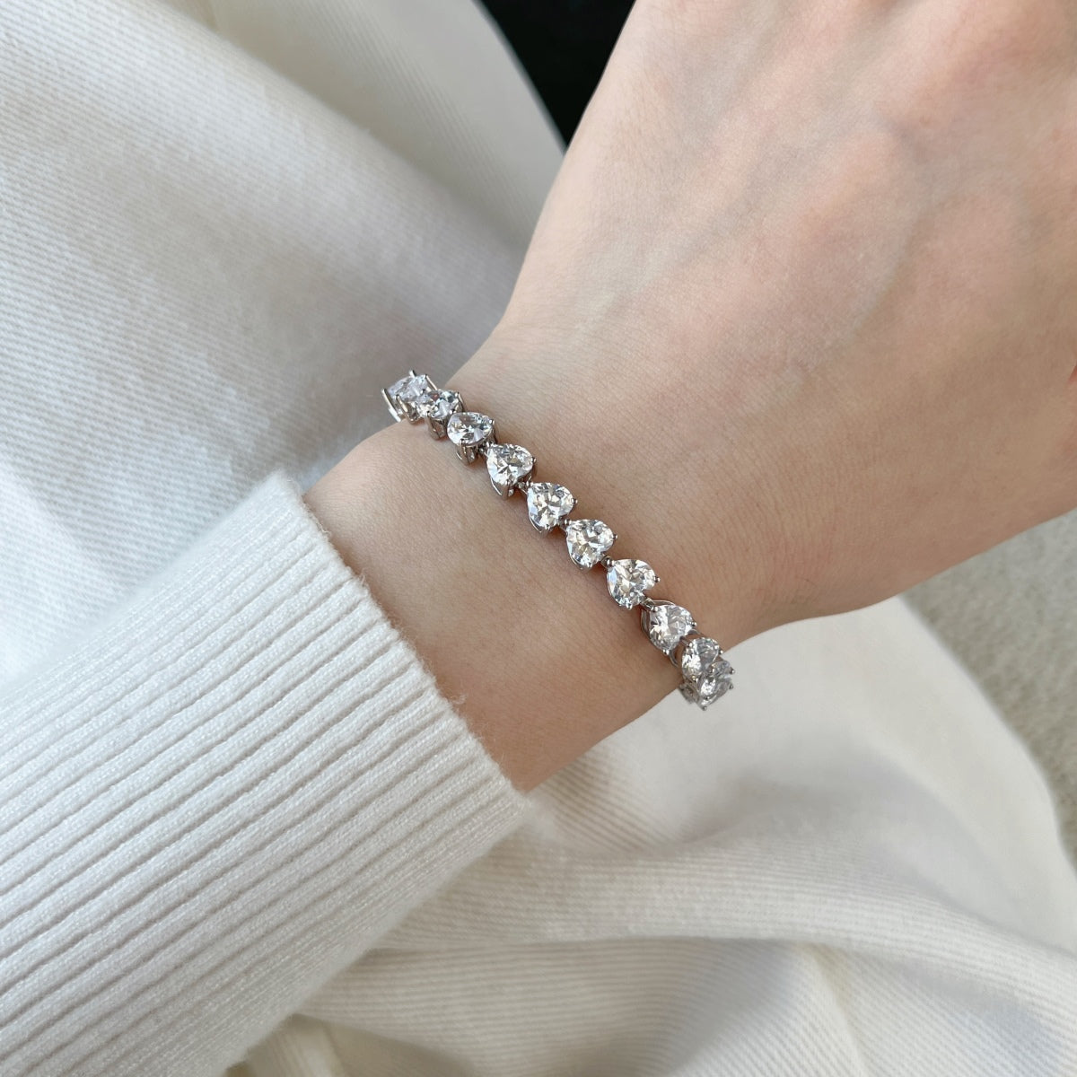Pomuse 0.75 Carat Elegant Romantic Heart Shape Lover Bracelet