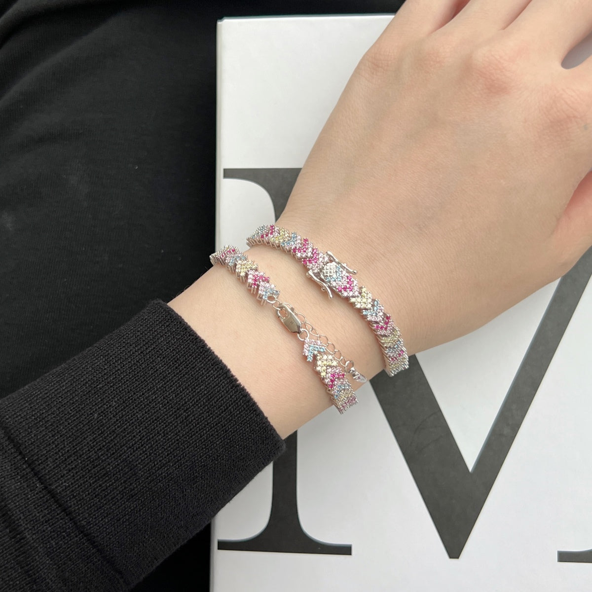 Pomuse Ornate Sparkling Round Cut Party Bracelet