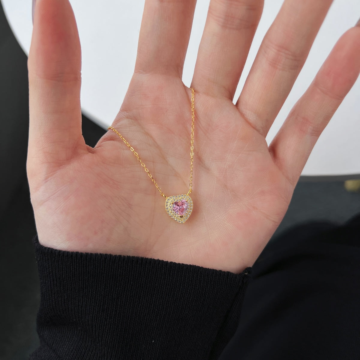 Pomuse – Exquisite Halskette in Herzform