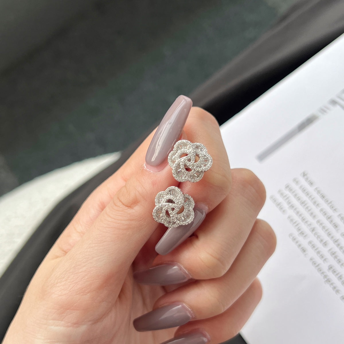 Pomuse – Exquisite Ohrringe in Blumenform für den Alltag