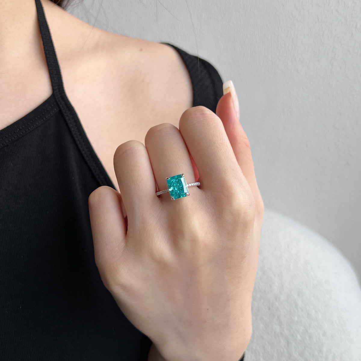 Pomuse 4.0 Carat Luxurious Engagement Ring