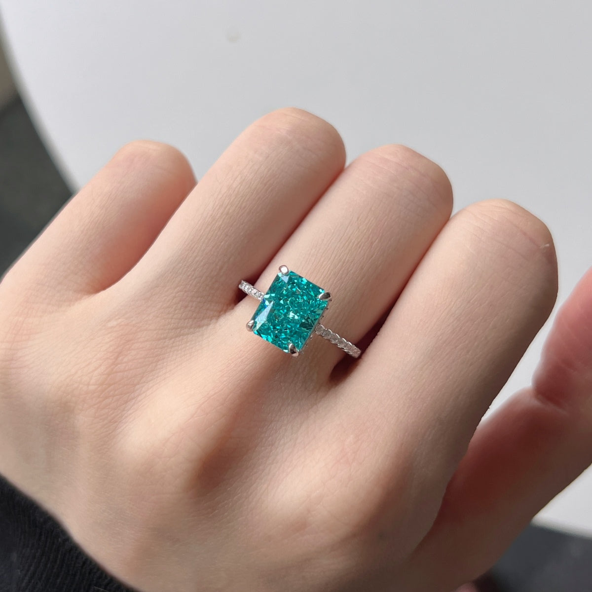 Pomuse 4.0 Carat Luxurious Engagement Ring