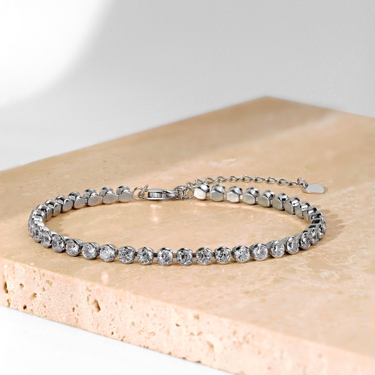 Pomuse Dazzling Sparkling Round Cut Daily Bracelet