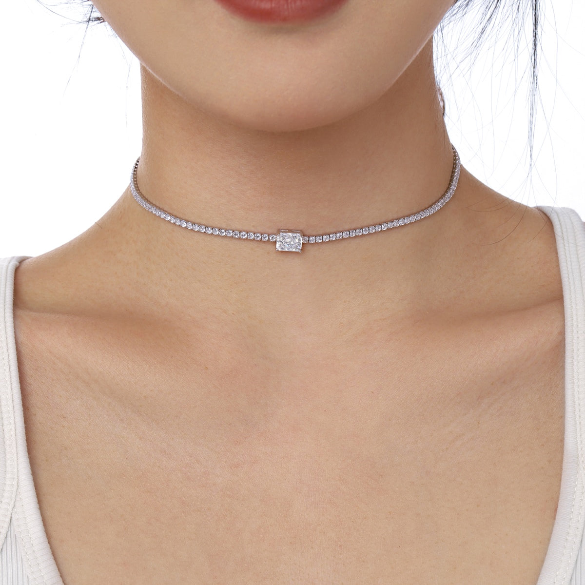 Pomuse 2.0 carat Ornate Emerald Cut Necklace