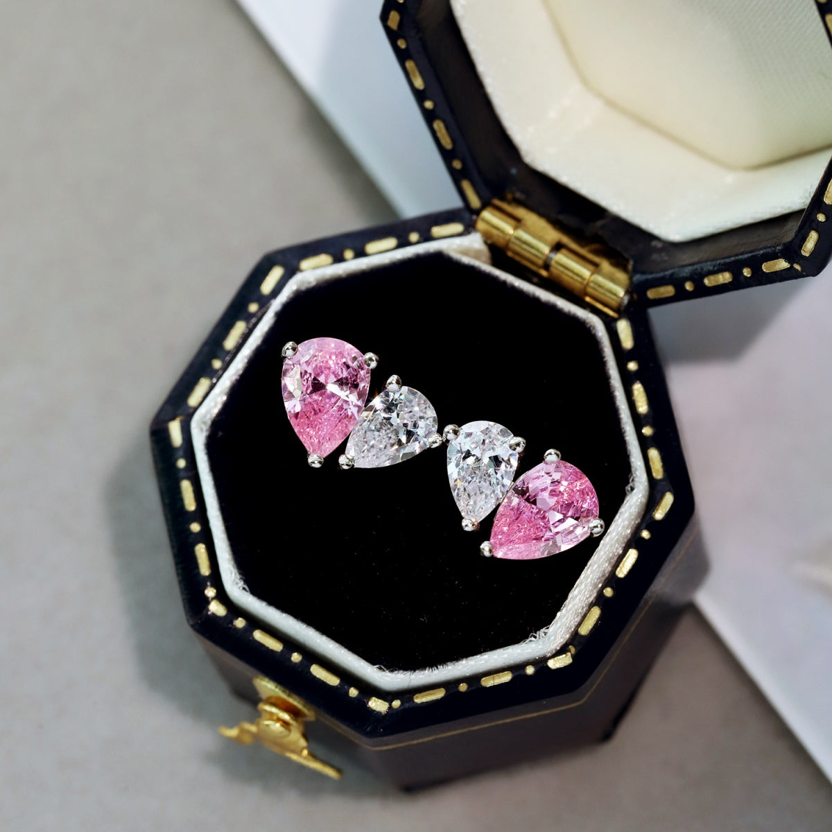 Pomuse Dazzling Elegant Heart Cut Lover Earrings