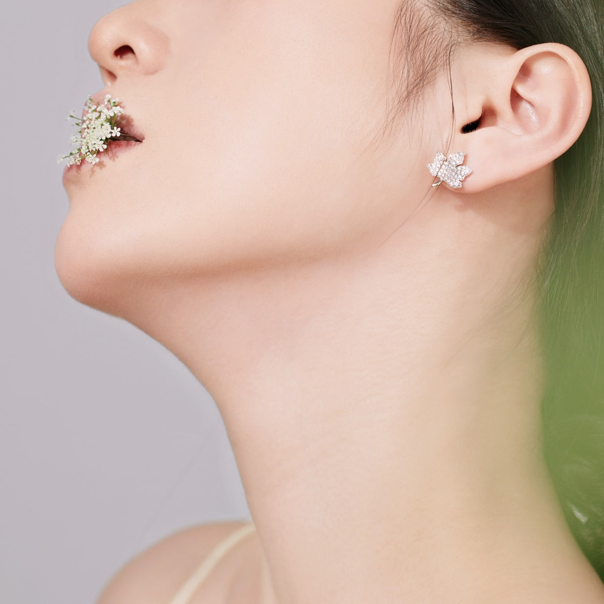 Pomuse – Exquisite Ohrringe mit Ahornblatt-Design