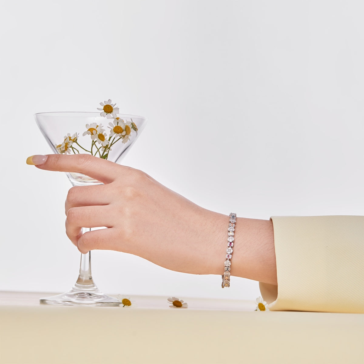 Pomuse Dazzling Radiant Multi Cut Daily Bracelet