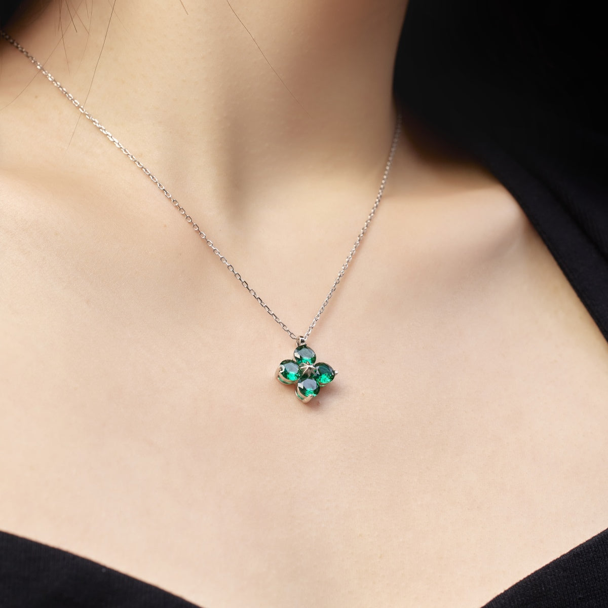Pomuse Four-Leaf Clover And Eight-Pointed Star Necklace