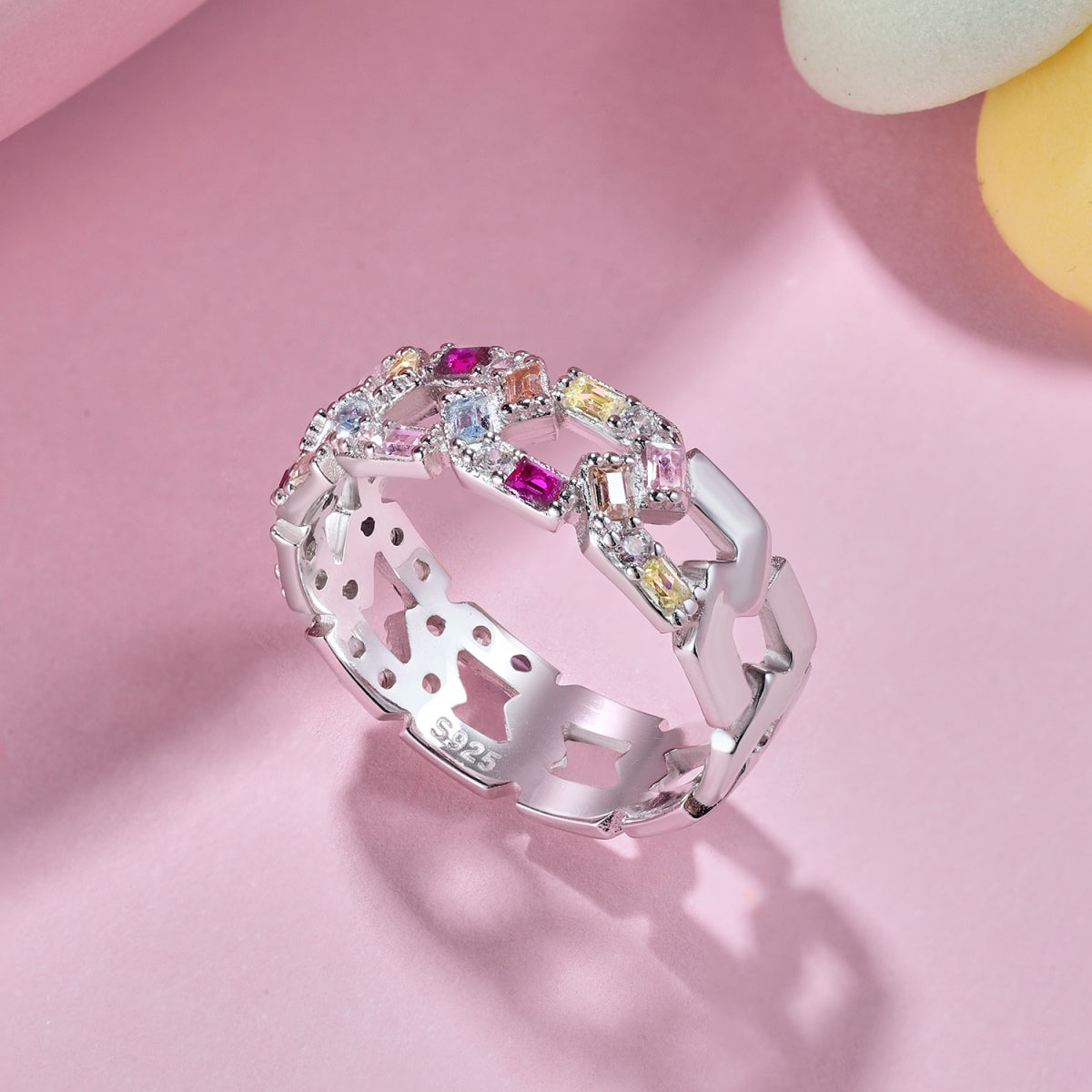 Pomuse Sparkling Vibrant Emerald Cut Daily Ring