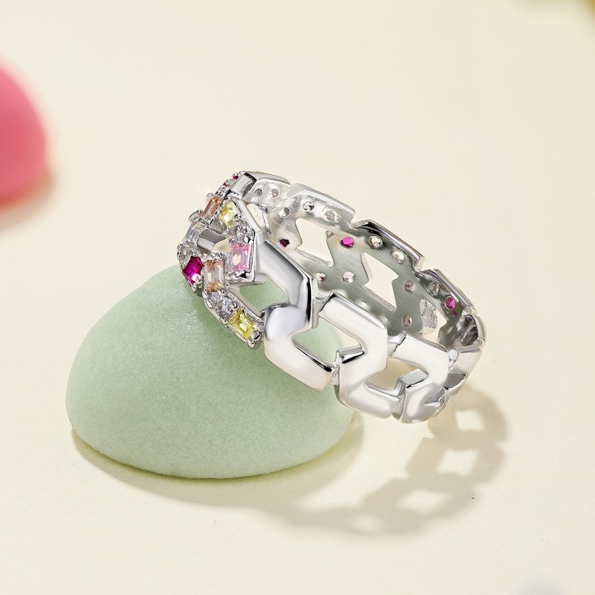 Pomuse Sparkling Vibrant Emerald Cut Daily Ring