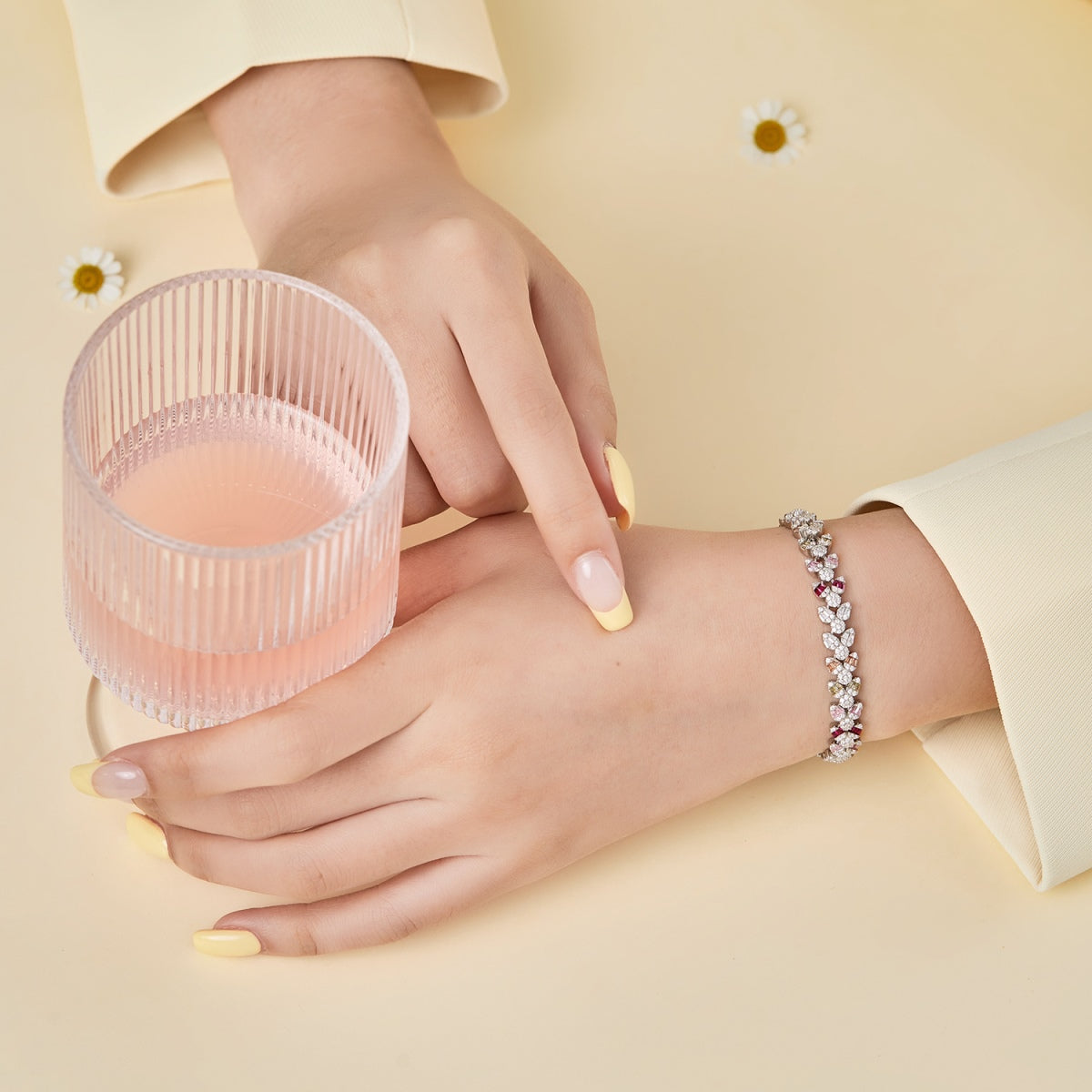 Pomuse Dainty Exquisite Flower Shape Daily Bracelet