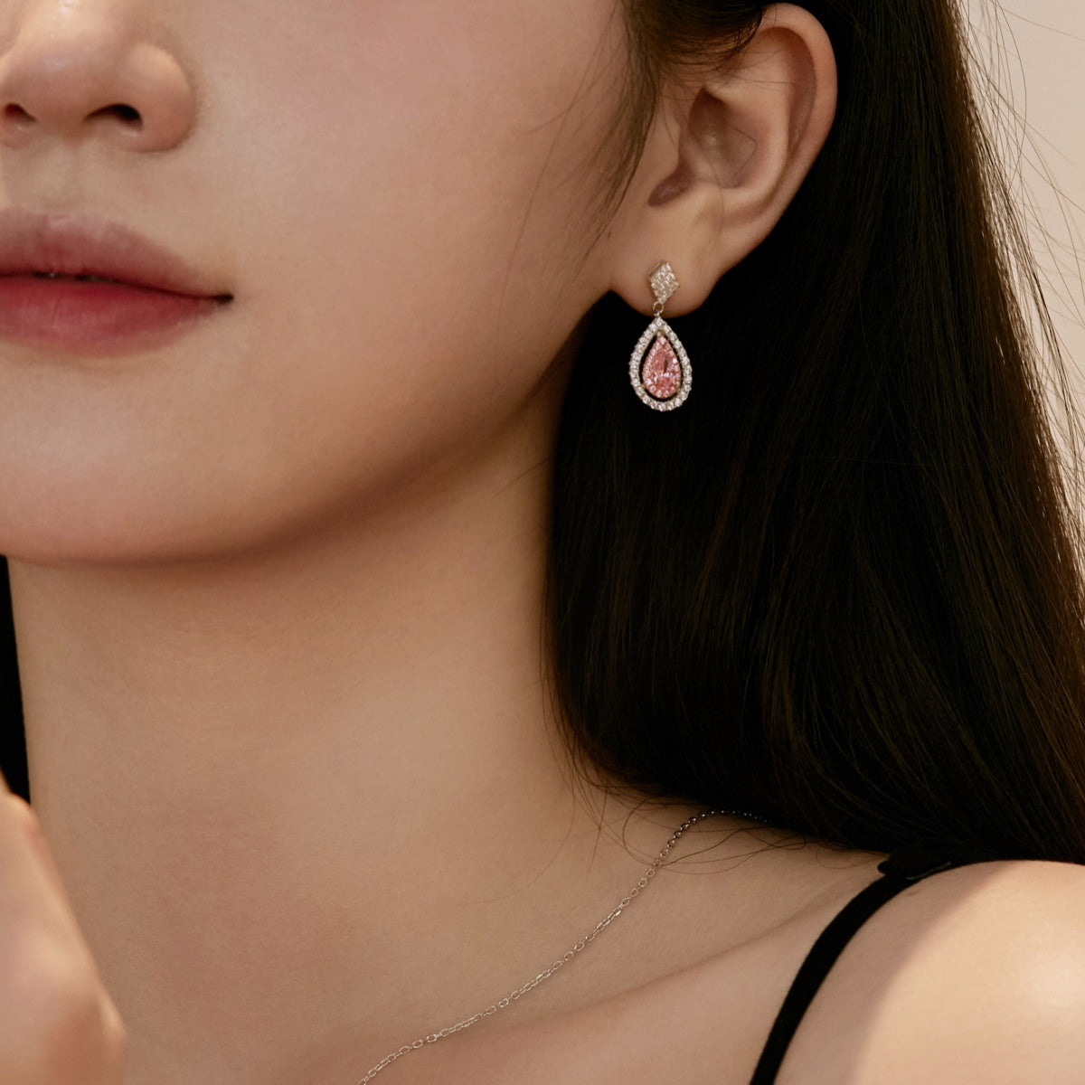 Pomuse Ornate Delicate Water Drop Shape Banquet Earrings