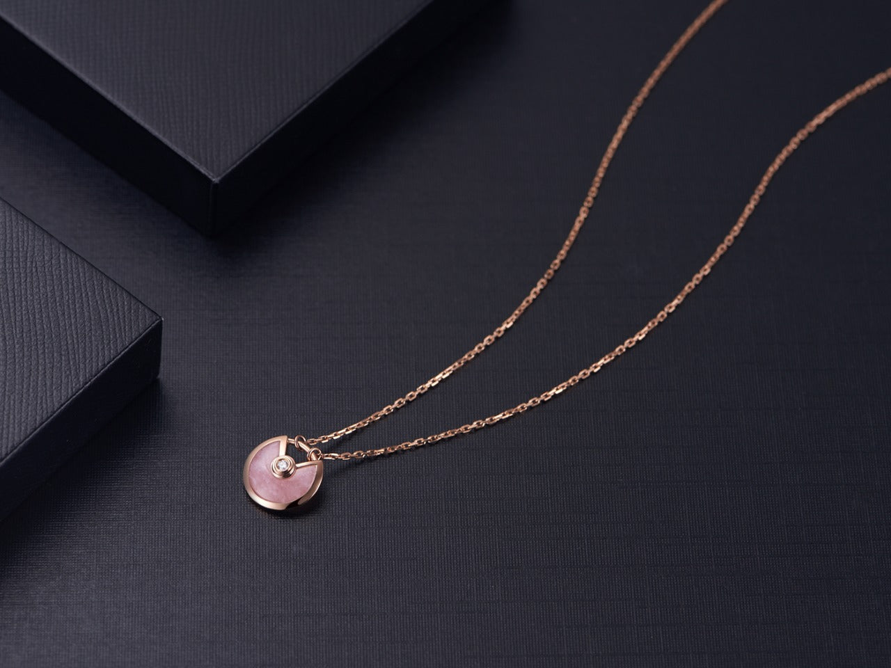 Pomuse AMULETT ROSÉGOLD ROSA MOP HALSKETTE