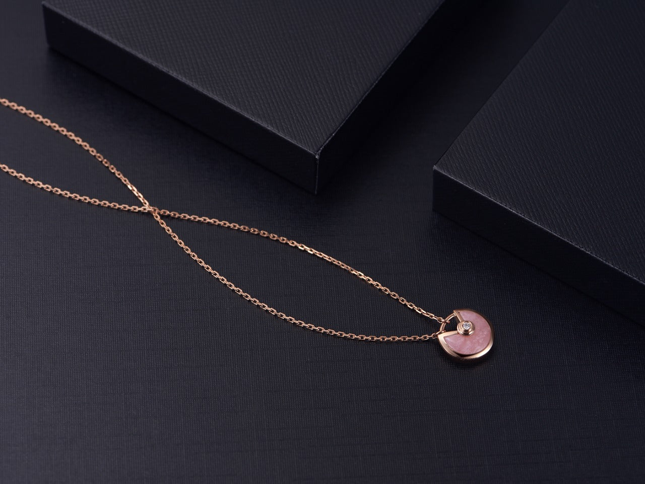 Pomuse AMULETT ROSÉGOLD ROSA MOP HALSKETTE