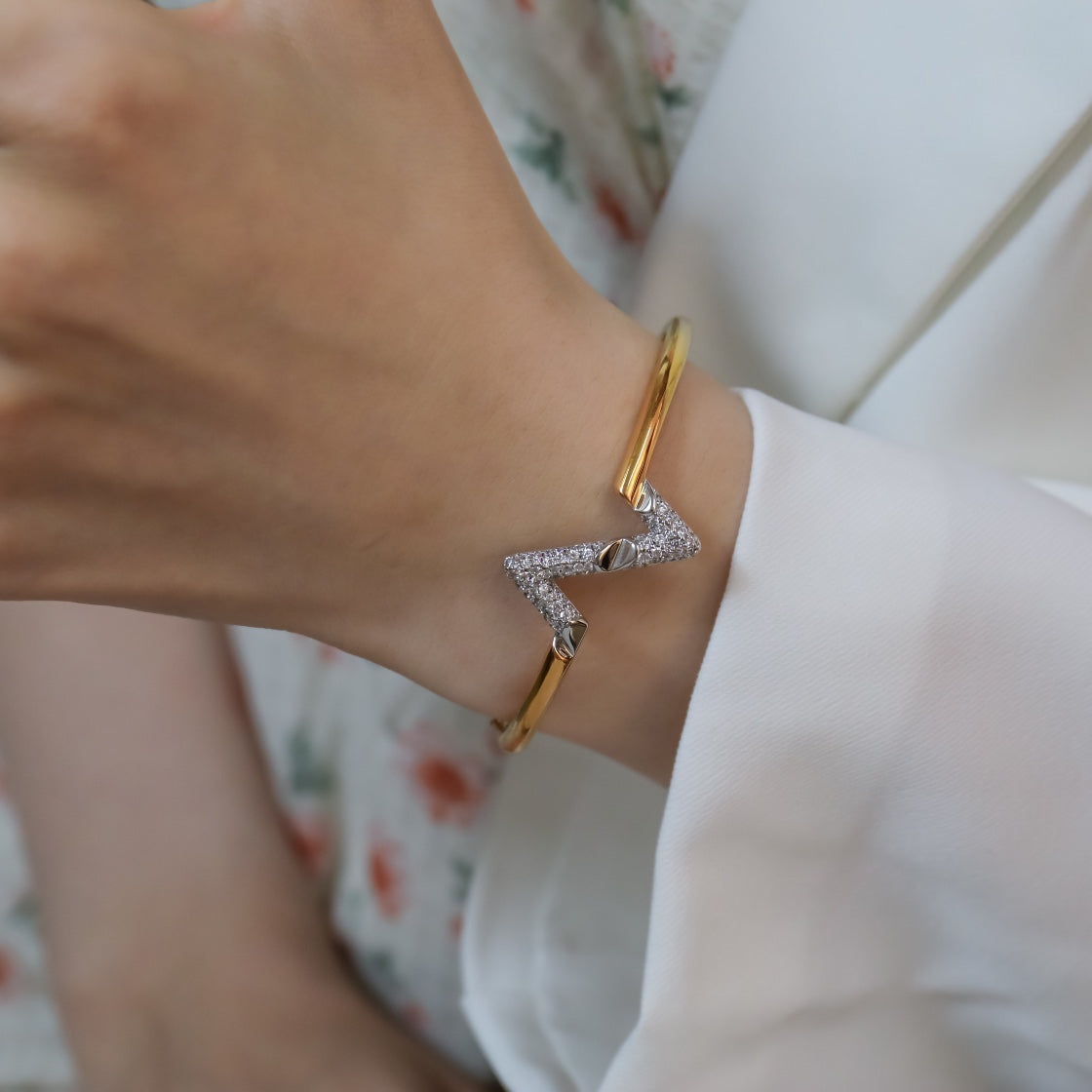 Pomuse VOLTE UPSITEN DOWN GOLD DIAMANT ARMBAND