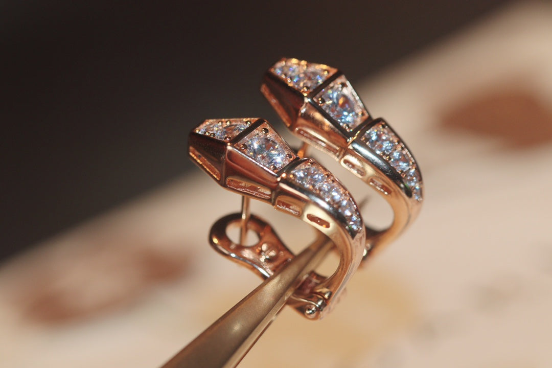 Pomuse Schlangenohrringe aus Roségold mit Diamanten