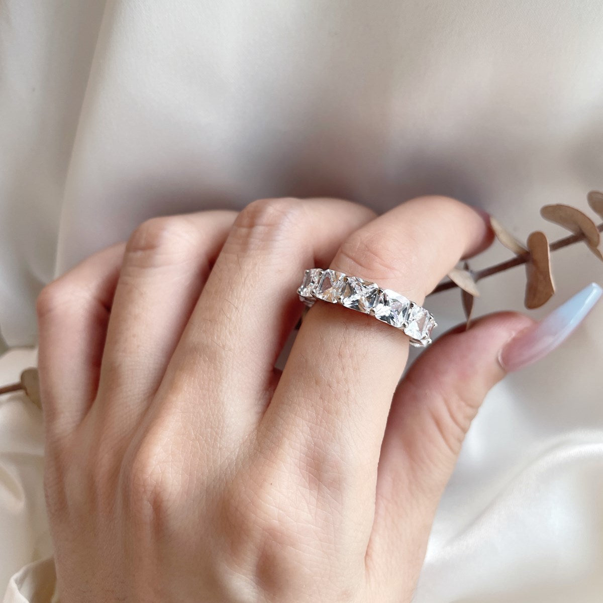 Pomuse – Eleganter Tennisring im Prinzessschliff