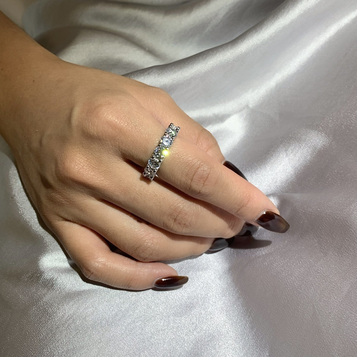 Pomuse Gorgeous Round Cut Tennis Ring