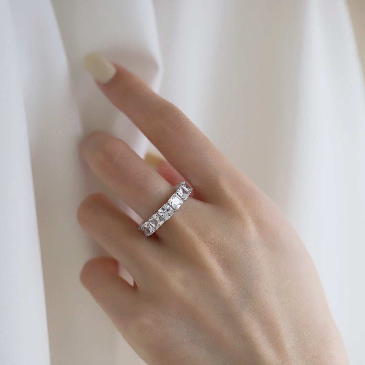 Pomuse – Eleganter Tennisring im Prinzessschliff
