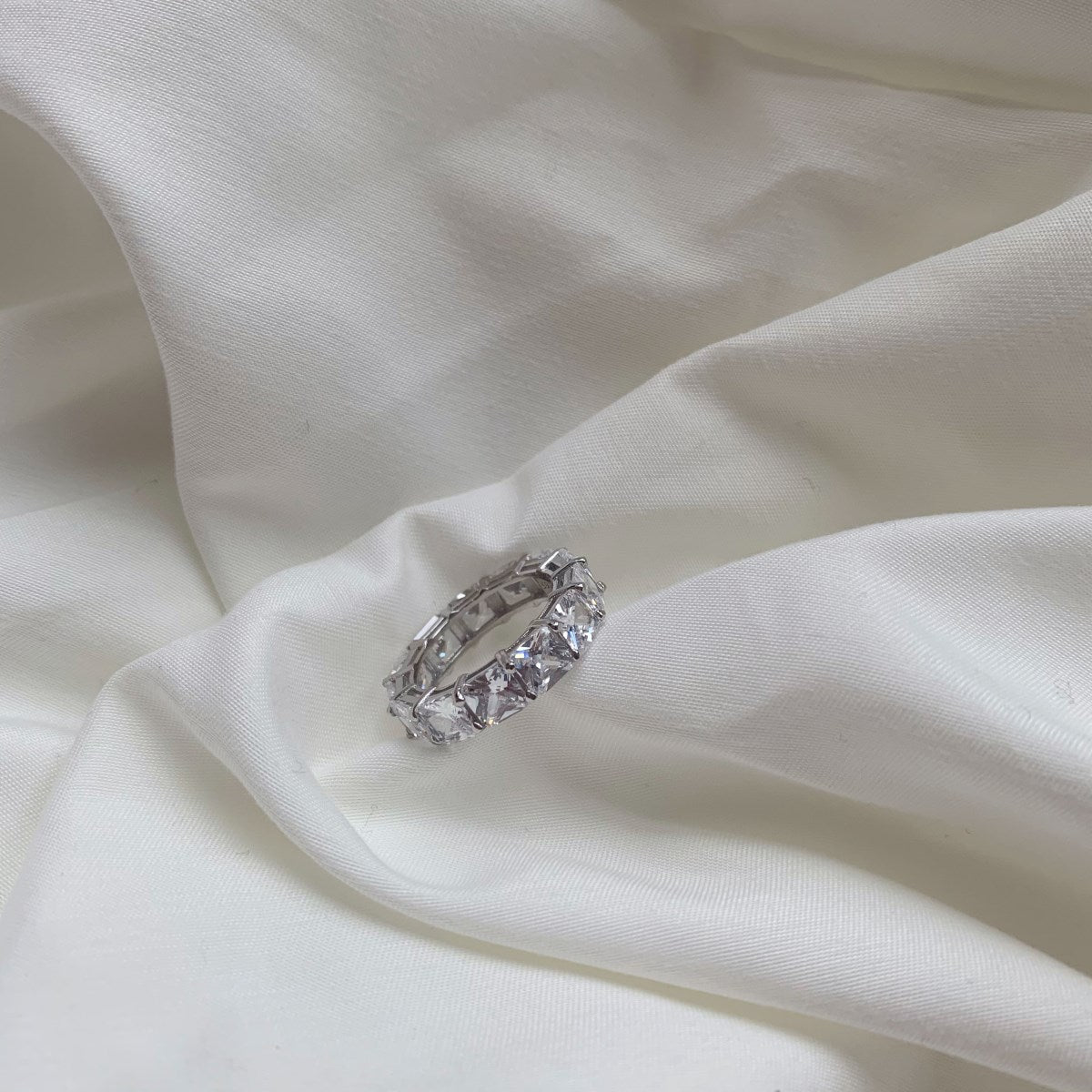 Pomuse – Eleganter Tennisring im Prinzessschliff