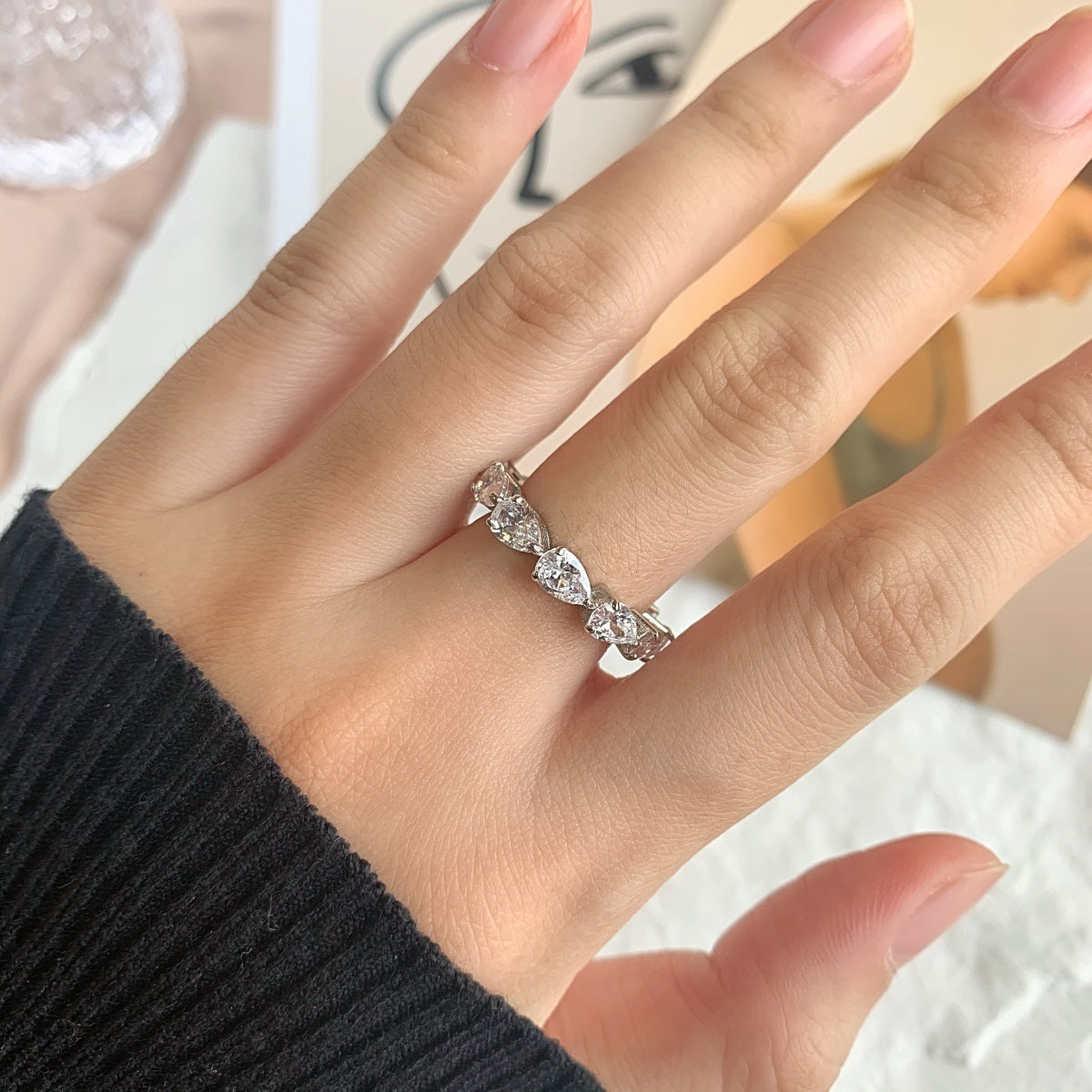 Pomuse – Exquisiter Tennisring mit Birnenschliff