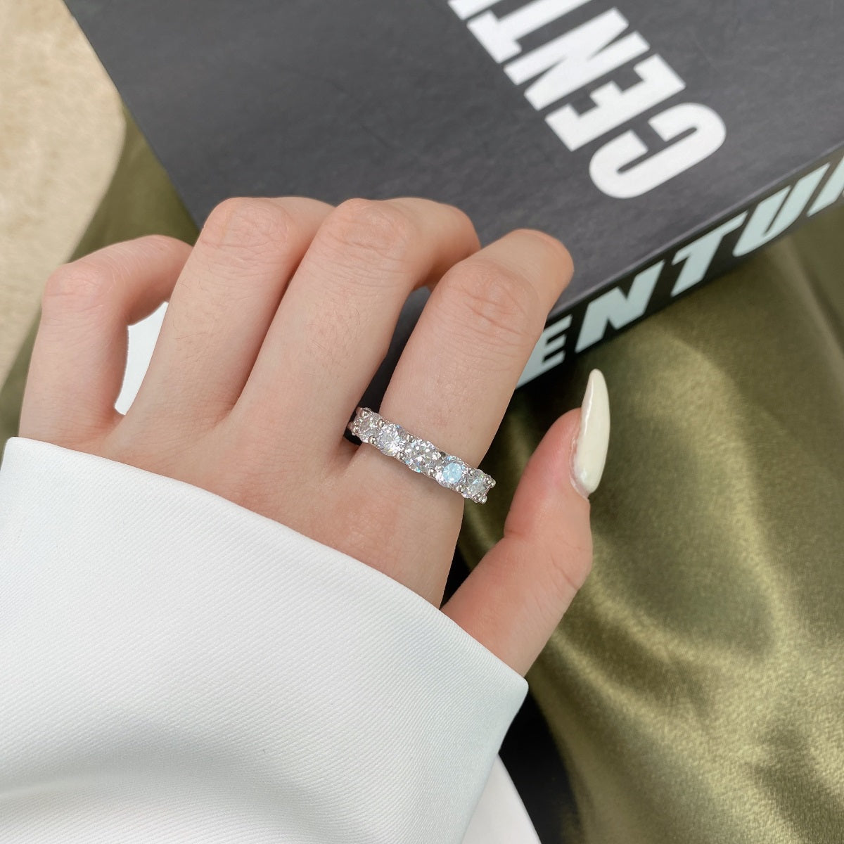 Pomuse Gorgeous Round Cut Tennis Ring